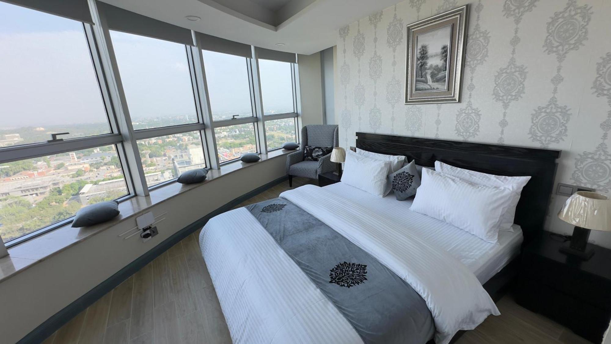 Centaurus Apartments イスラマバード エクステリア 写真