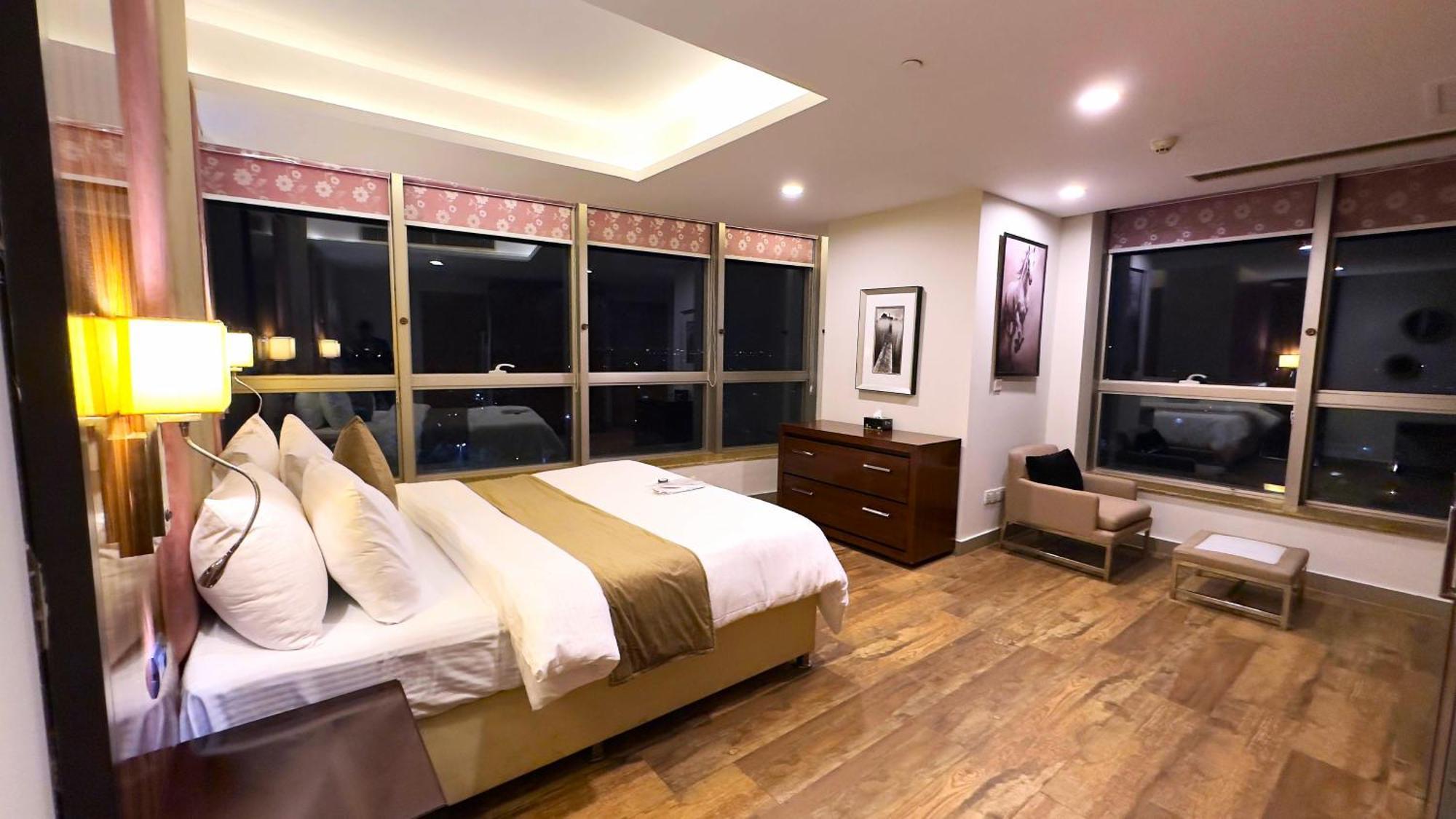 Centaurus Apartments イスラマバード エクステリア 写真